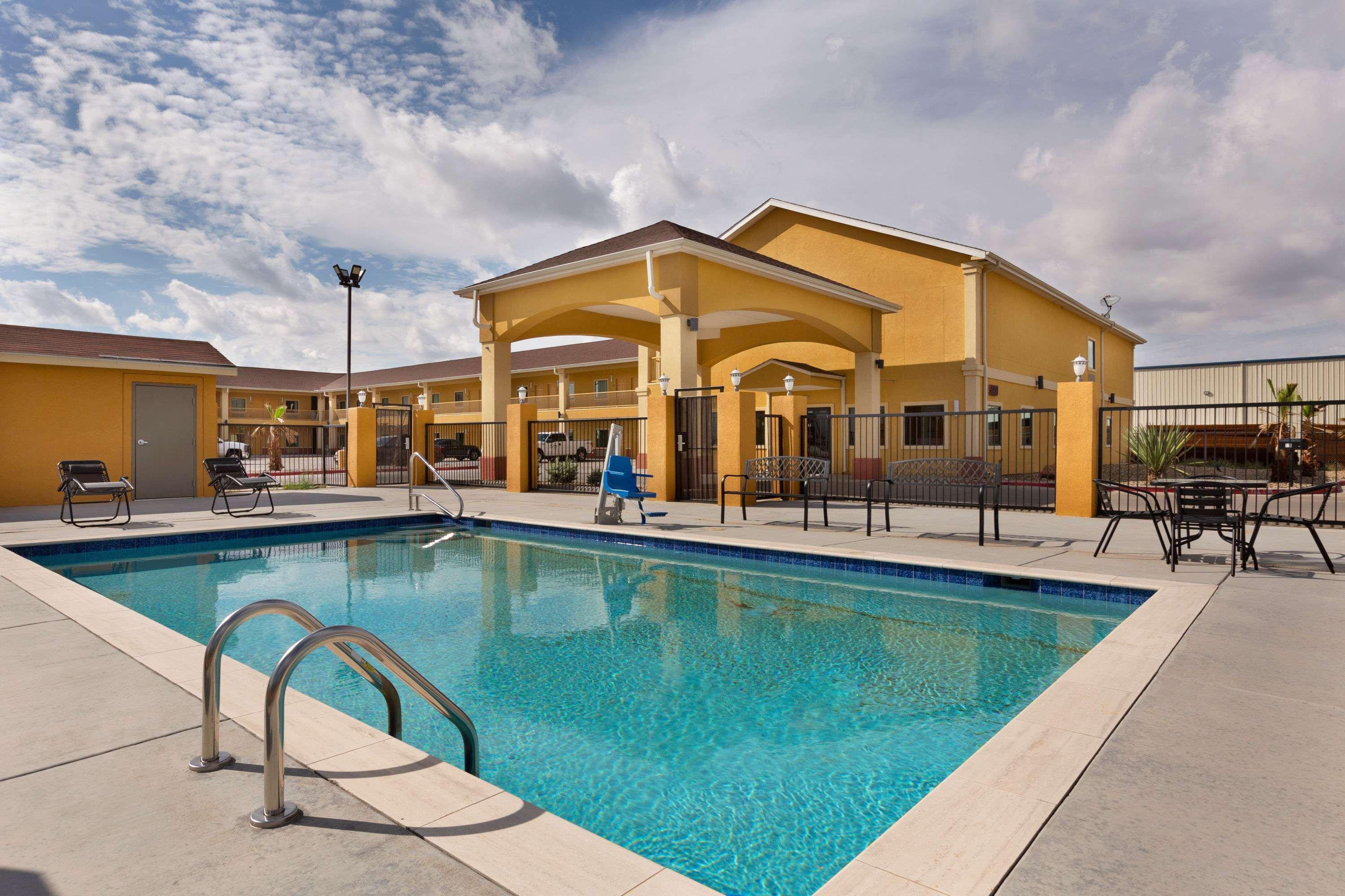Hotel Days By Wyndham Odessa